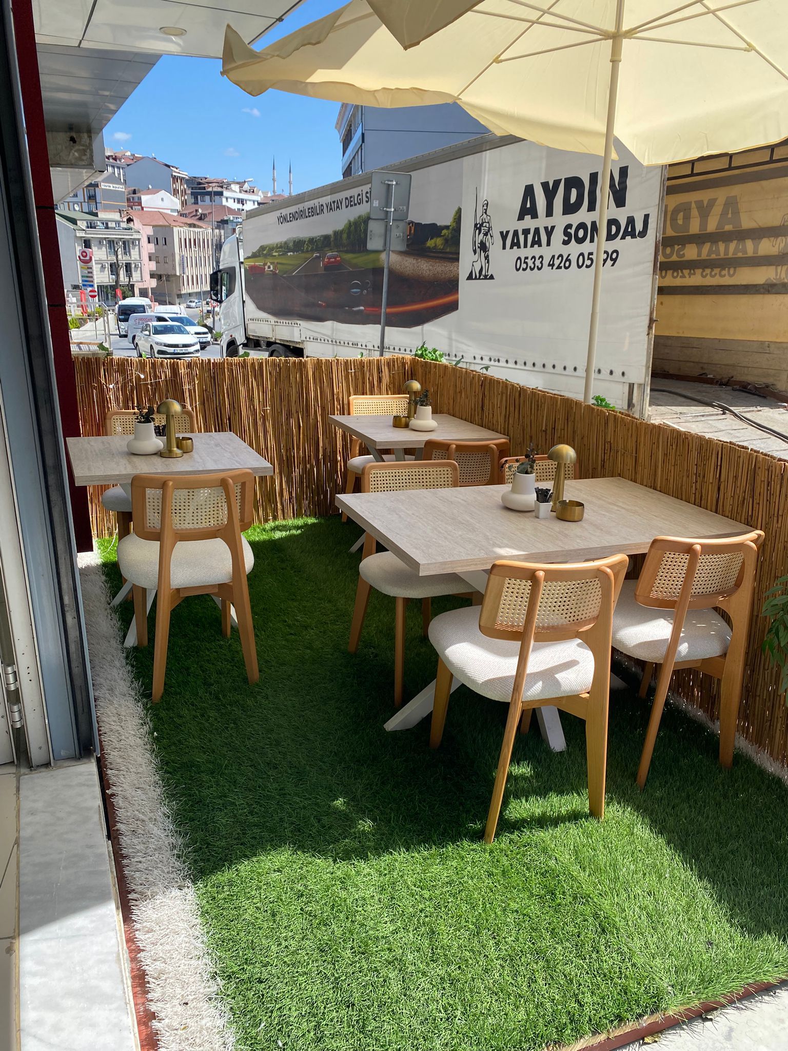 Pera Cafe Dış Bahçe